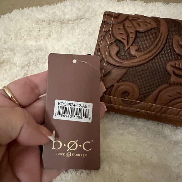 B.o.c. Brown Embossed Leather Wallet NWT - Picture 2 of 5